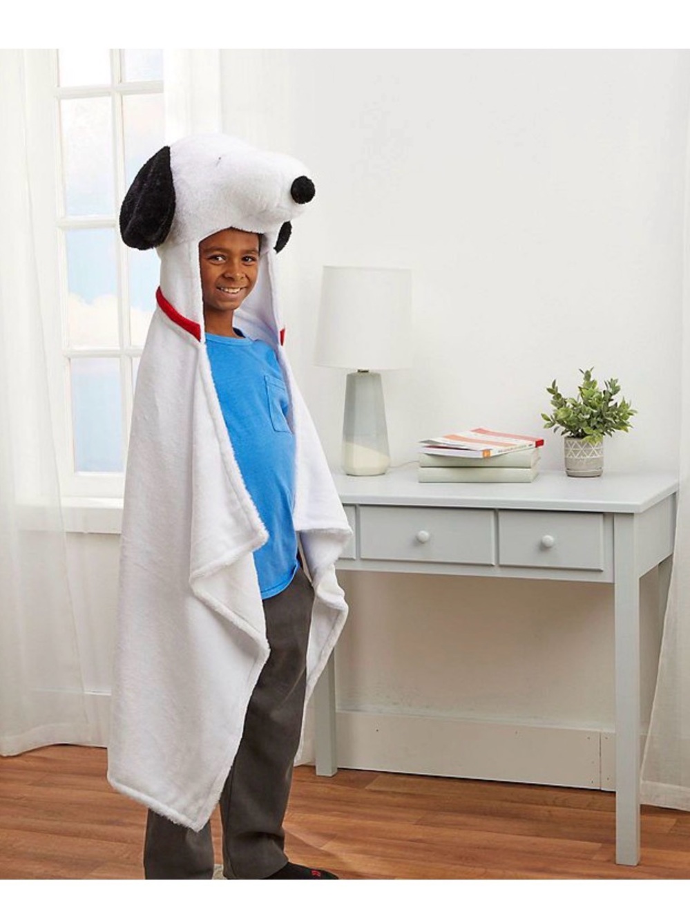 Peanuts Hooded Throw in White and Black
